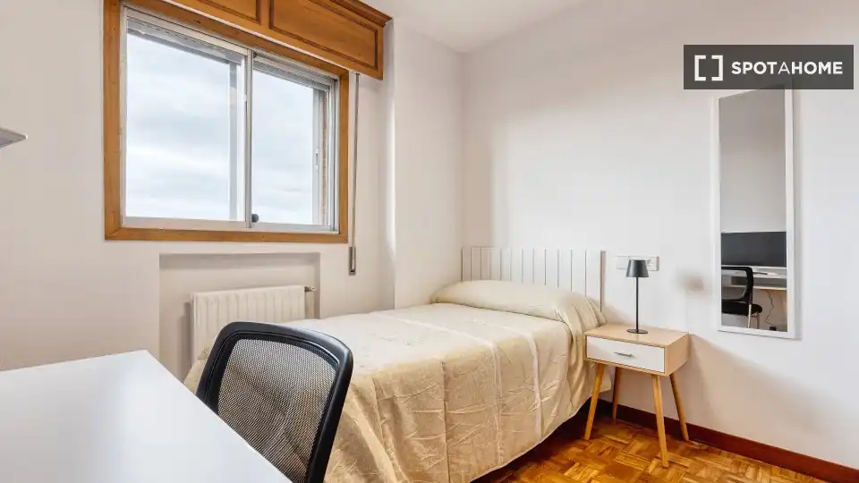 Bedroom of Flat for share in Madrid  with Air Conditioner, Terrace and Furnished