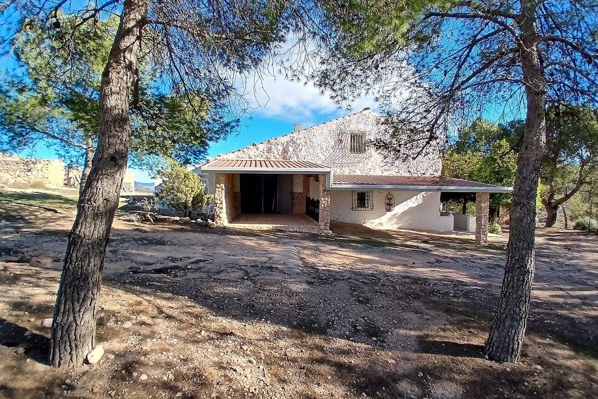 Vista exterior de Finca rústica en venda en Caudete amb Jardí privat, Piscina i Moblat