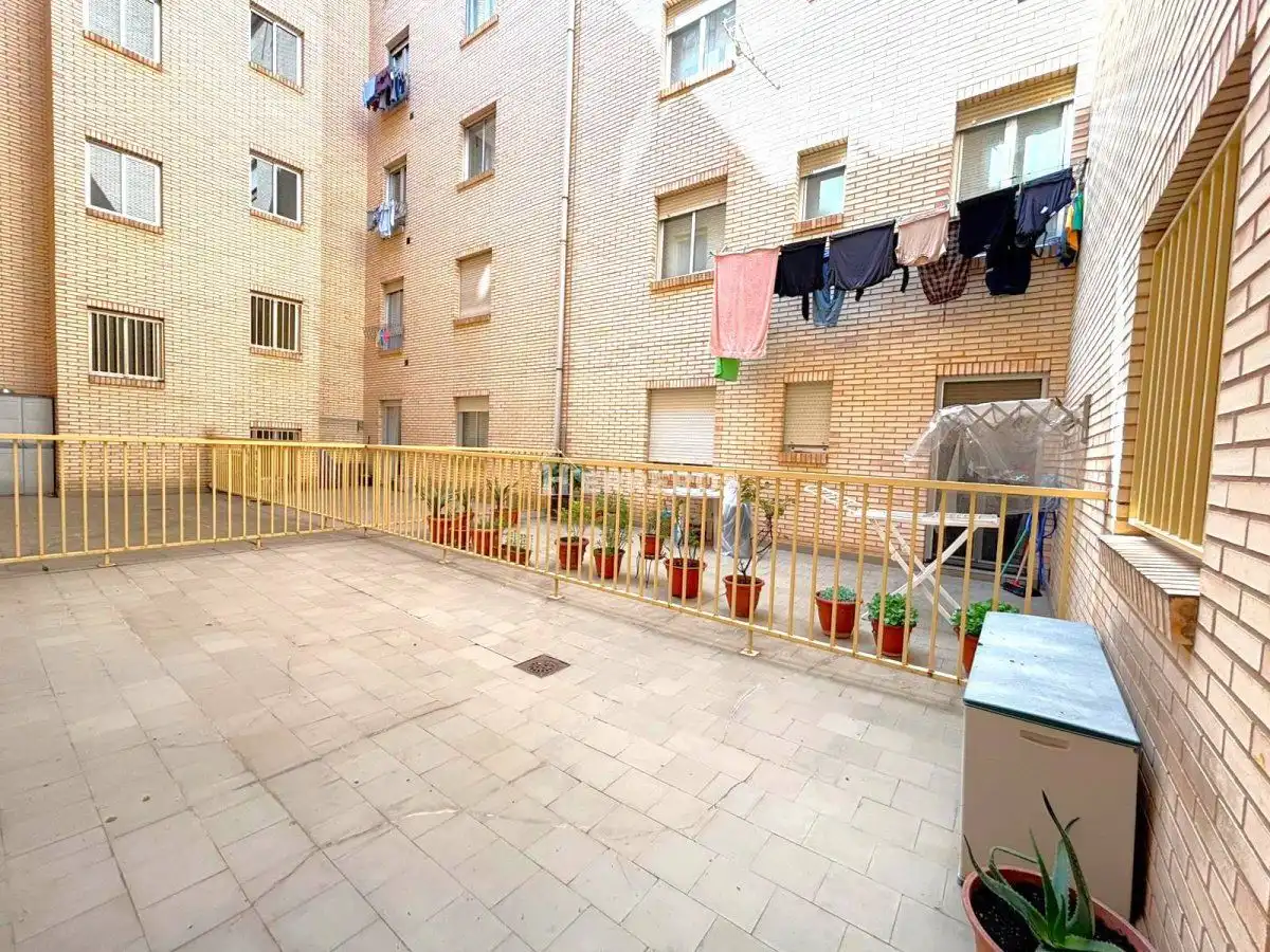Vista exterior de Pis en venda en  Logroño amb Calefacció, Parquet i Terrassa