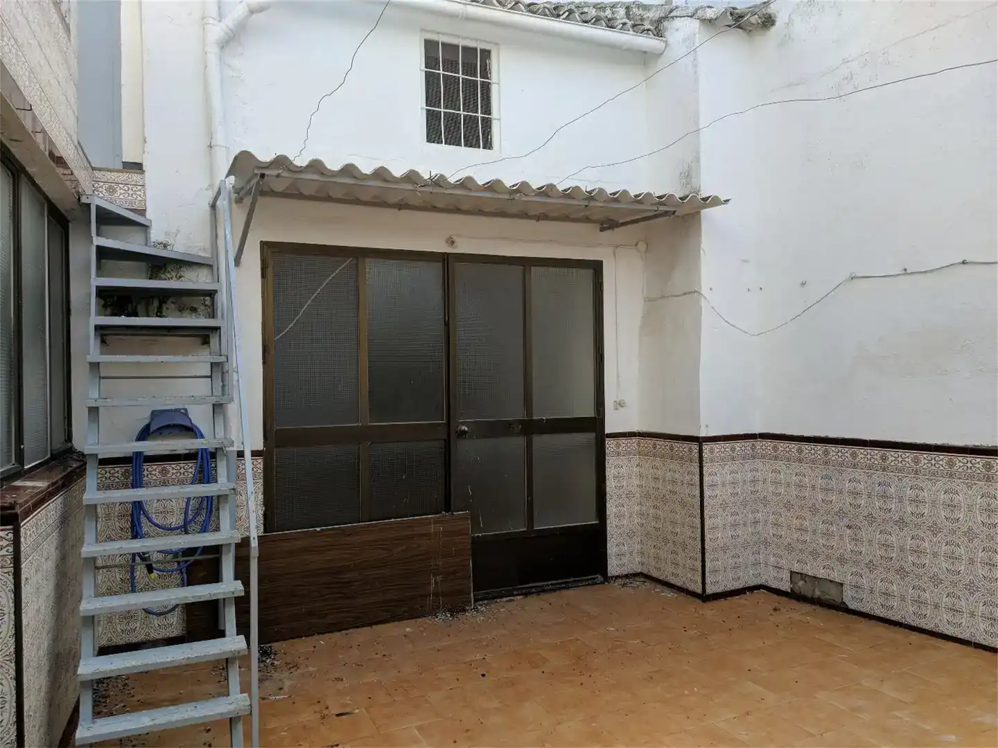 Vista exterior de Piso en venta en Porcuna con Trastero