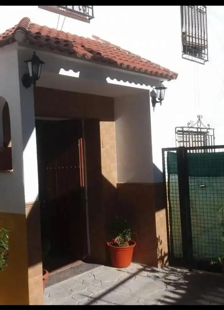 Vista exterior de Casa o xalet en venda en Lucena amb Aire condicionat i Piscina