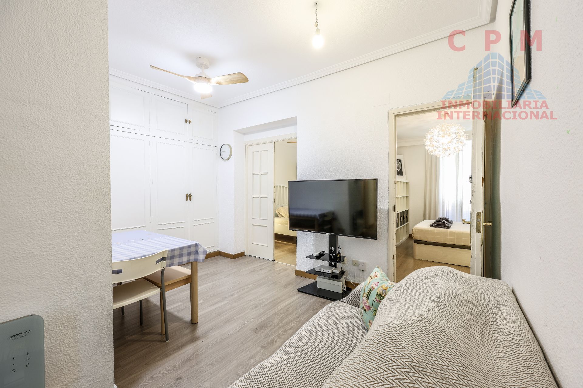 Living room of Flat to rent in  Madrid Capital  with Air Conditioner, Heating and Parquet flooring