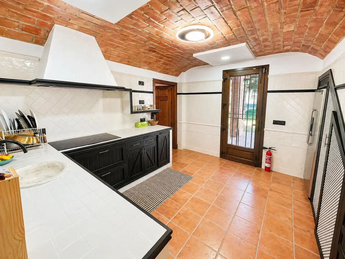 Cuina de Casa o xalet en venda en Arcos de la Frontera amb Aire condicionat, Jardí privat i Terrassa