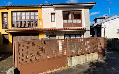 Vista exterior de Casa o xalet en venda en Llanes amb Moblat