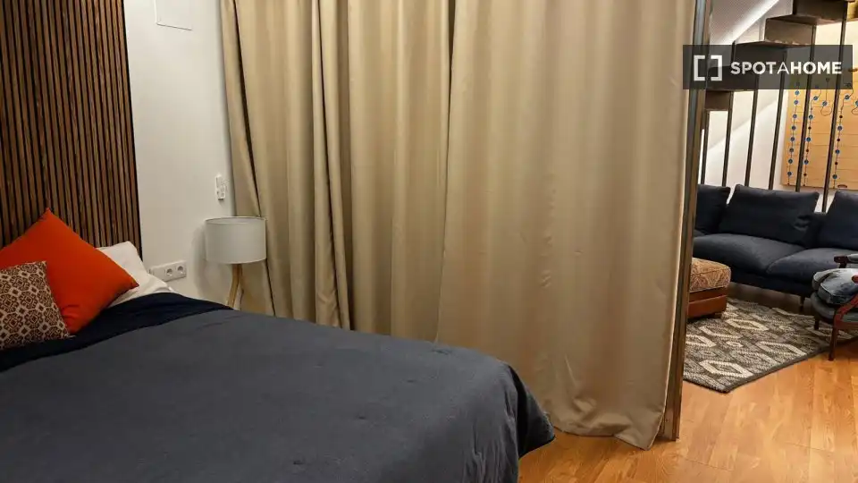 Bedroom of Flat for rent in Valencia  with Air Conditioner, Heating and Furnished