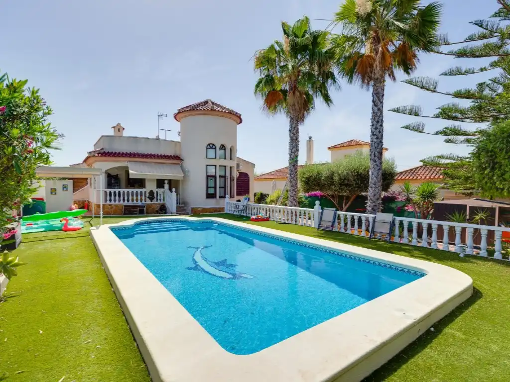 Casa con piscina en venta en Calle Jose Carreras