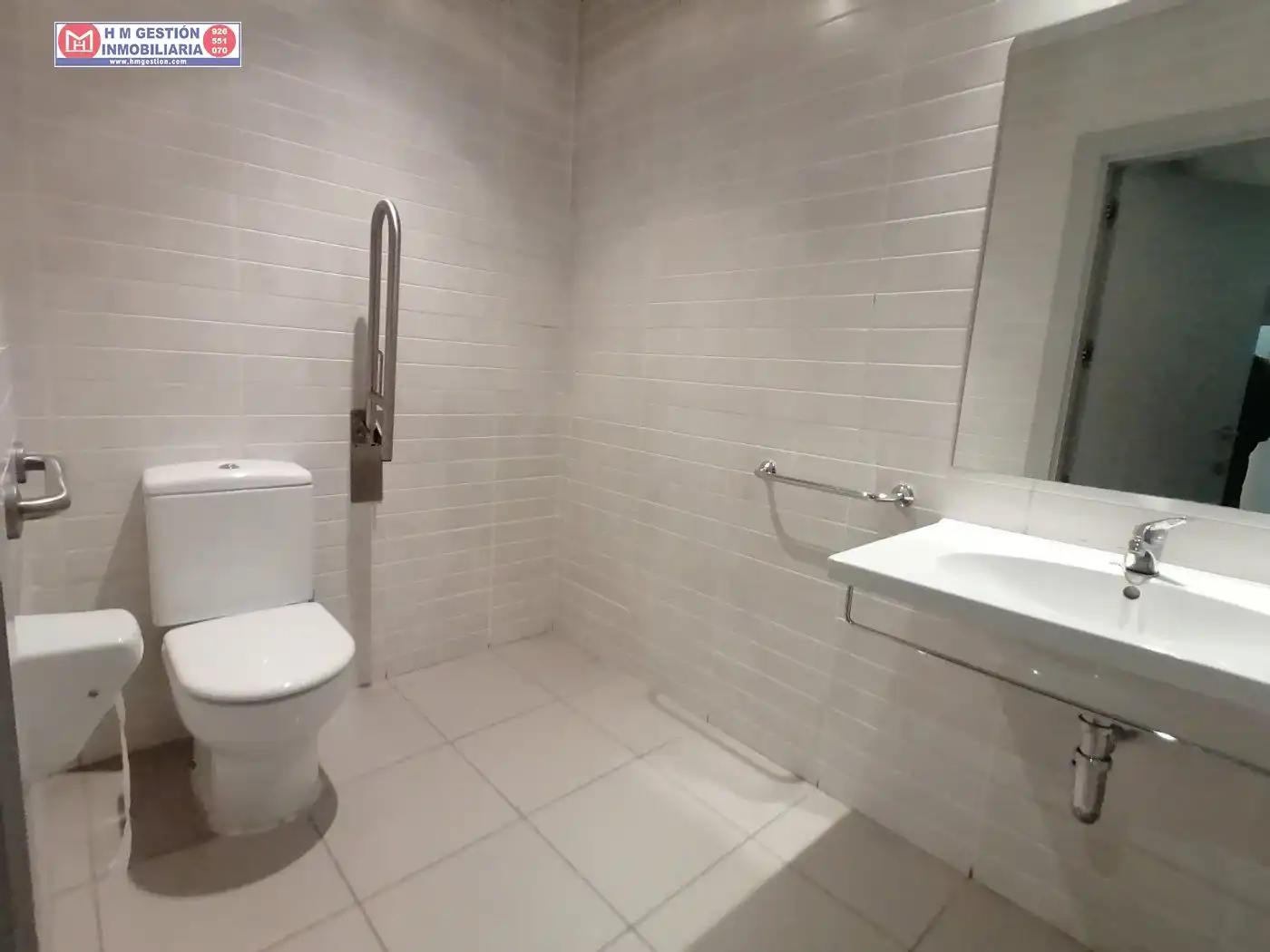 Baño de Local de alquiler en Herencia con Aire acondicionado