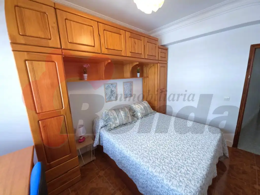 Schlafzimmer von Wohnungen zur Miete in Lugo mit Möbliert