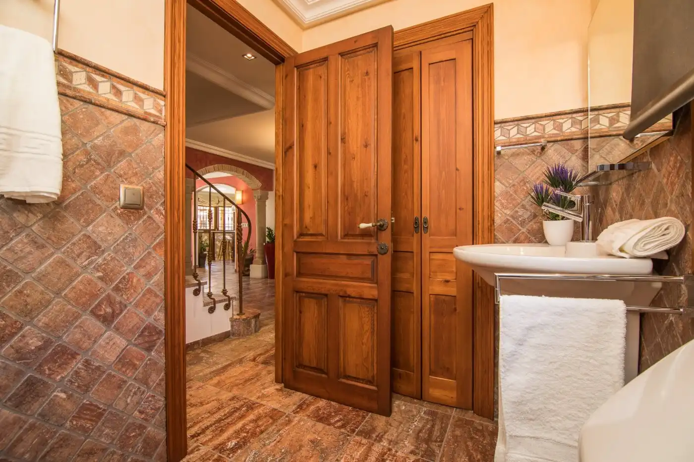 Bathroom of Houses for sale in Elche / Elx  with Air Conditioner, Private garden and Terrace