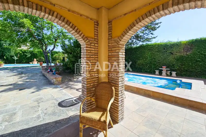 Garden of Houses for sale in Úbeda  with Air Conditioner, Heating and Terrace