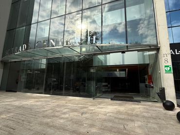 Gewerbefläche zum Verkauf in Avinguda Corts Catalanes 5