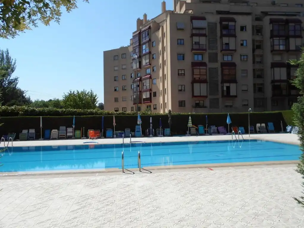 Piscina de Pis de lloguer en  Madrid Capital amb Aire condicionat, Calefacció i Parquet