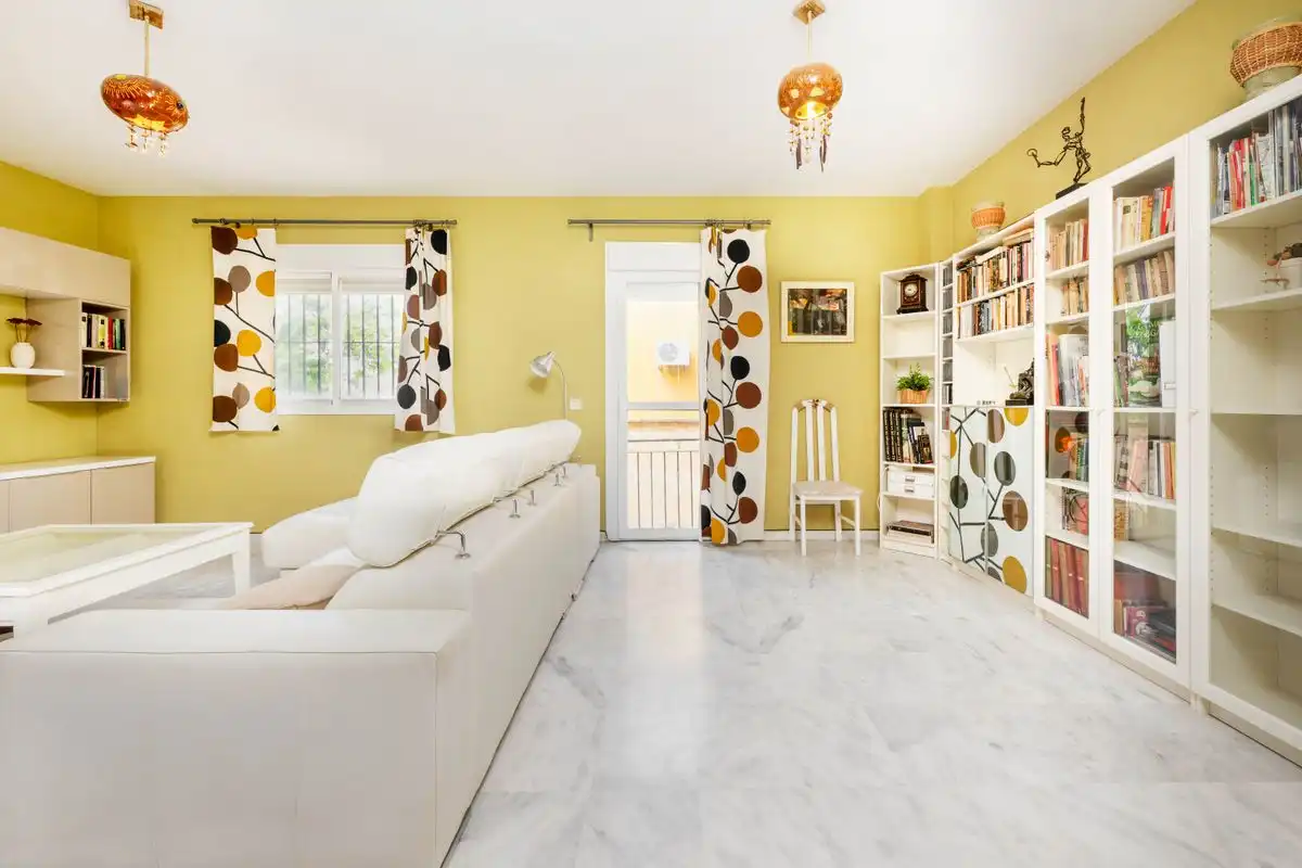 Sala de estar de Casa adosada en venta en Espartinas con Calefacción y Amueblado