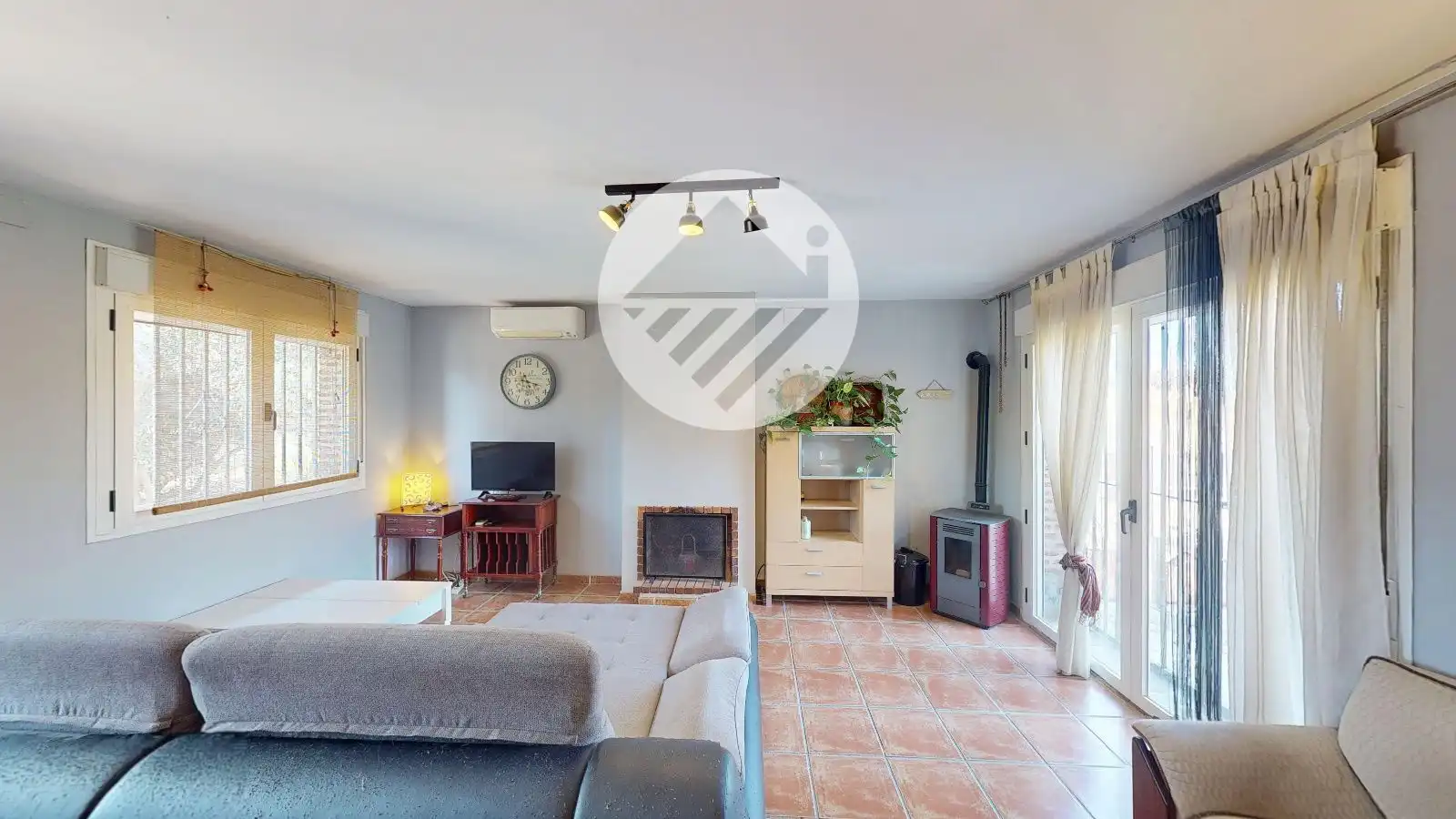 Living room of Houses for sale in Lucillos  with Air Conditioner and Heating