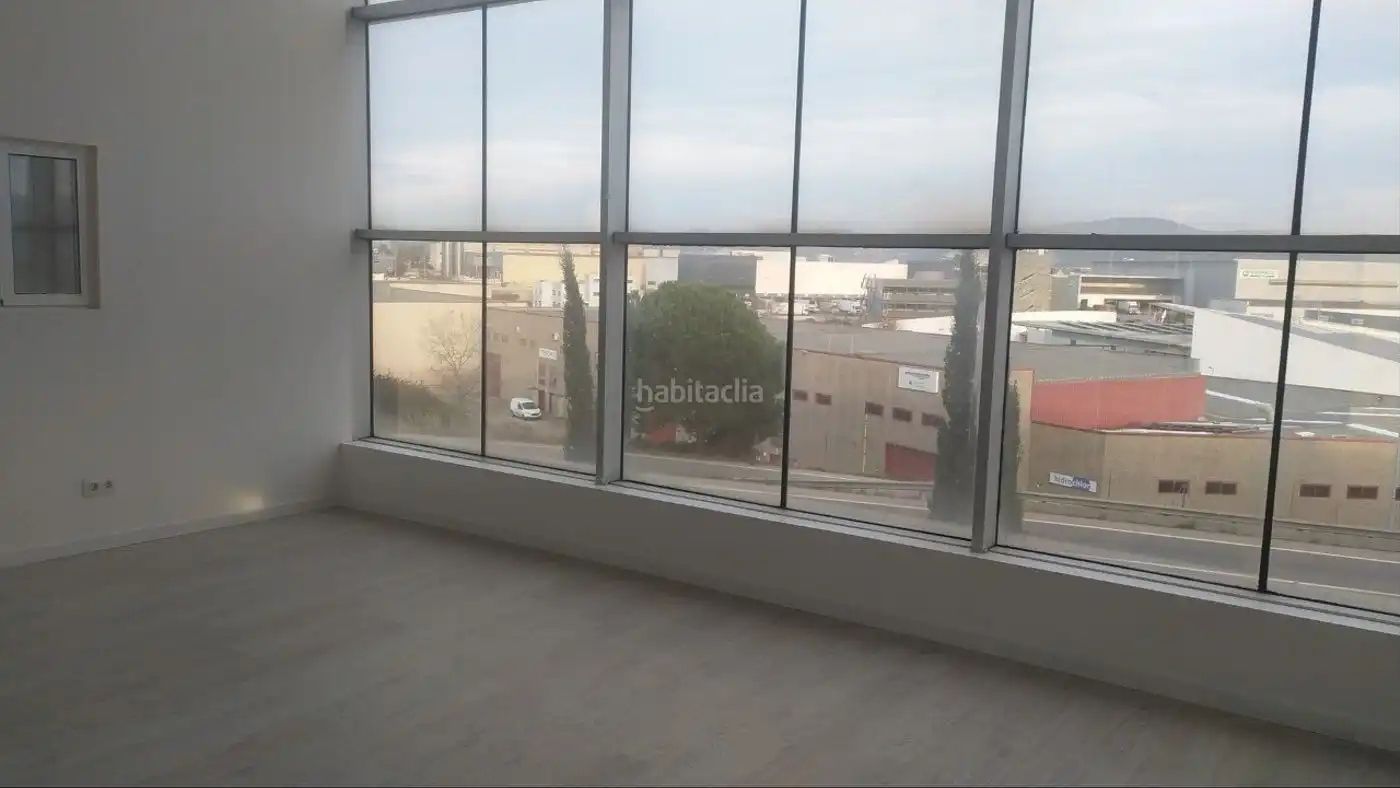 Industrial building for sale in Avinguda de Arraona 24
