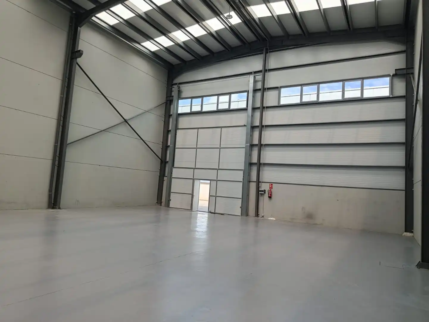 Fabrikhallen zur Miete in Los Corrales de Buelna 