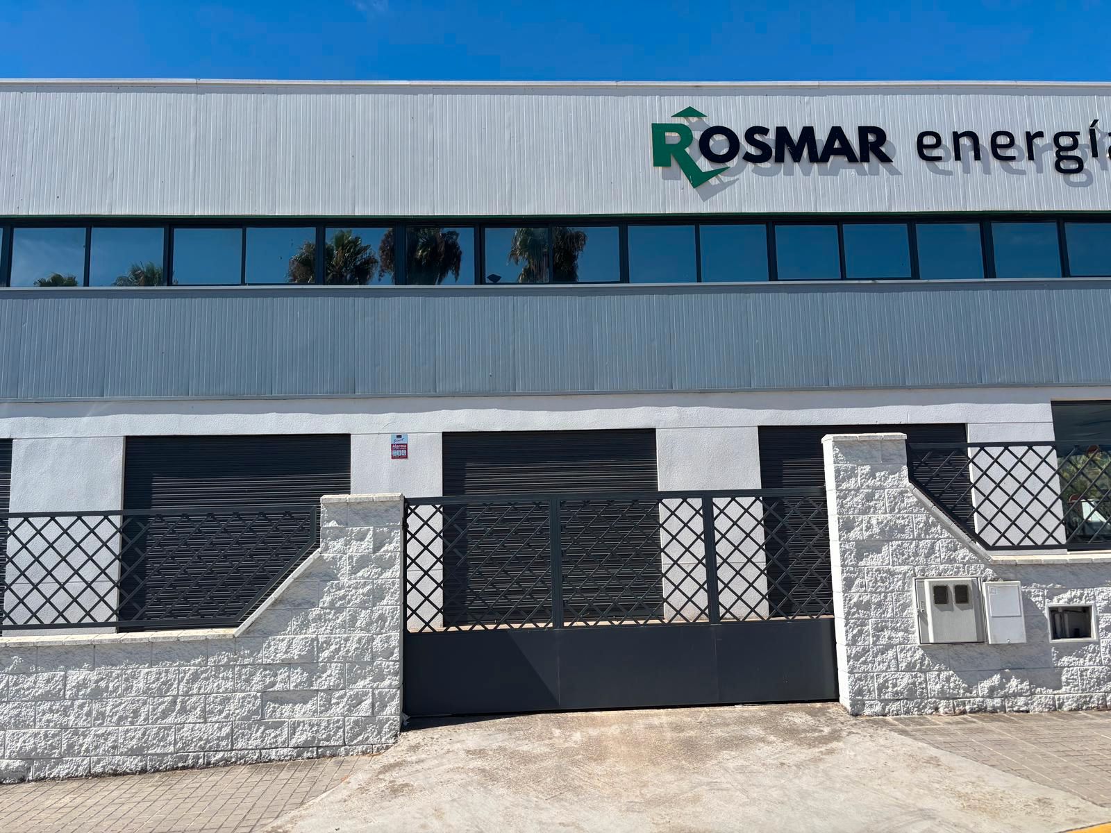 Vista exterior de Nave industrial en venta en Bollullos de la Mitación