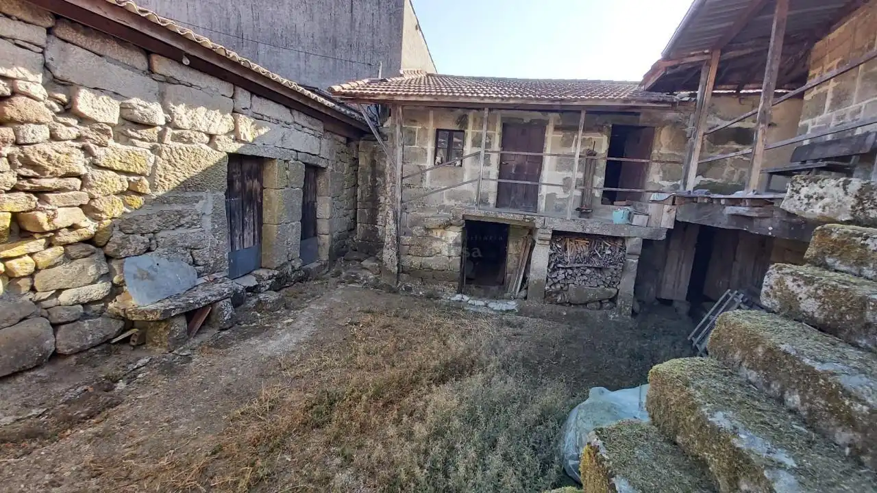 Vista exterior de Casa o xalet en venda en San Cristovo de Cea amb Calefacció, Jardí privat i Terrassa