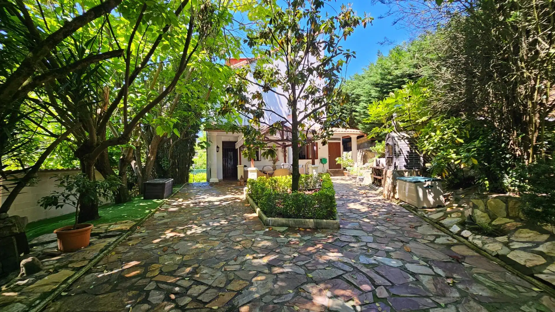 Jardí de Casa o xalet en venda en Güeñes amb Aire condicionat, Calefacció i Jardí privat