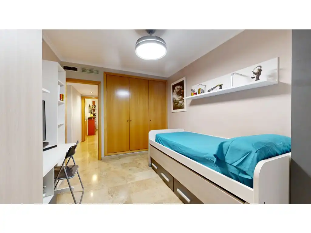 Bedroom of Flat for sale in Valencia  with Air Conditioner, Terrace and Community pool