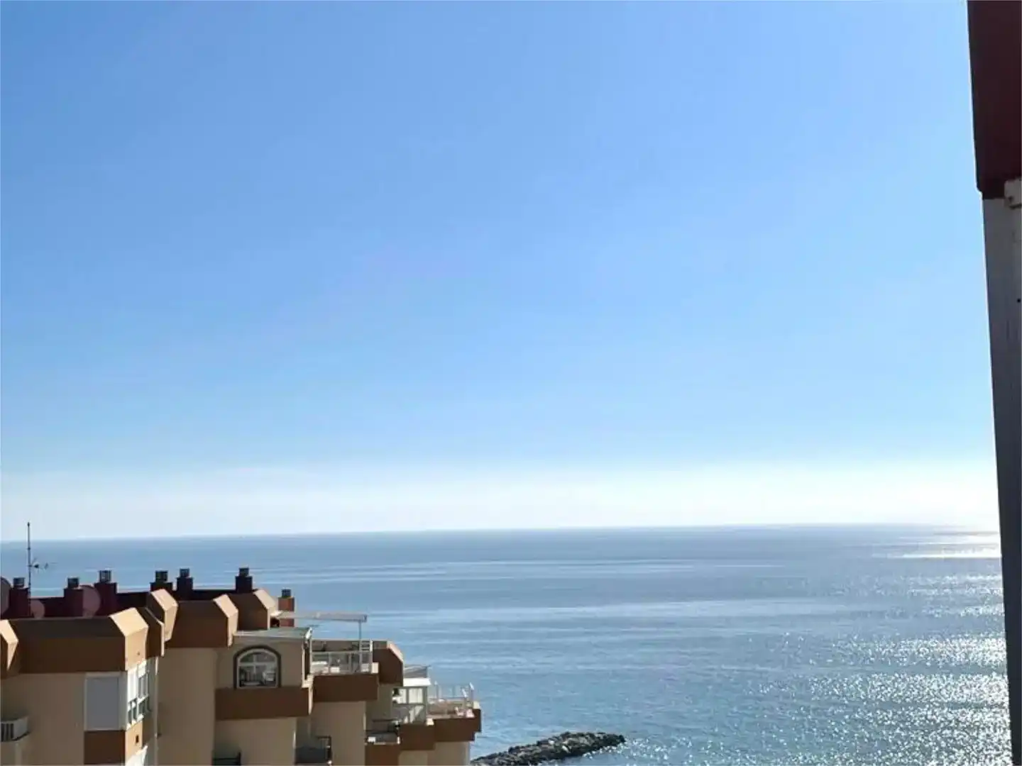 Außenansicht von Wohnungen zur Miete in Torrox mit Klimaanlage, Privatgarten und Schwimmbad