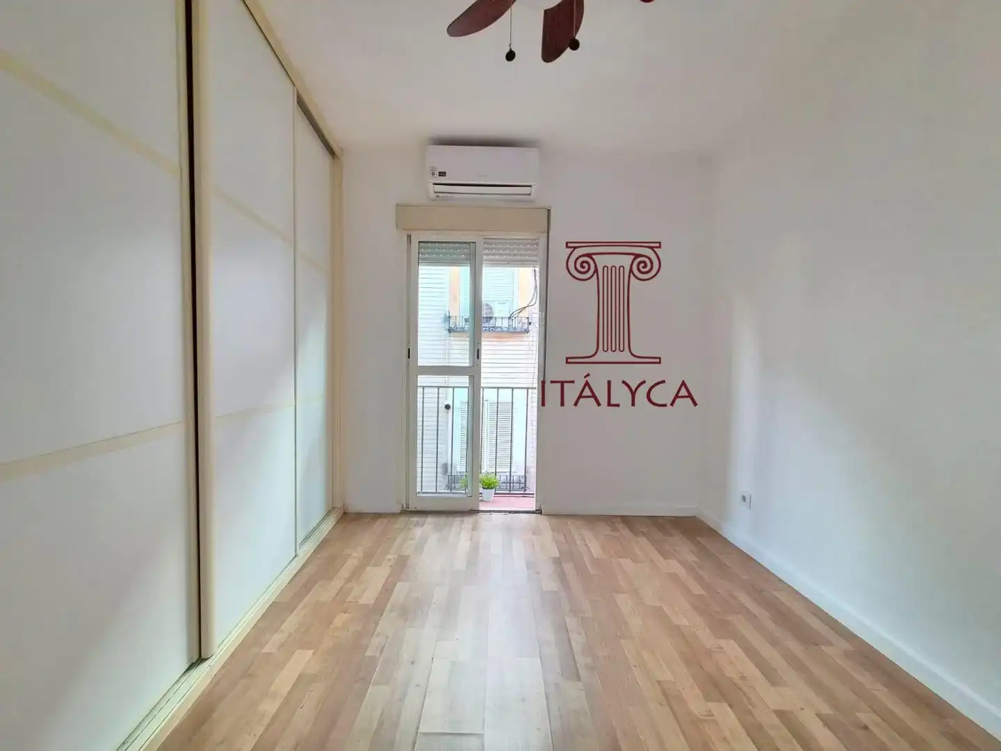 Dormitori de Apartament en venda en Sevilla amb Aire condicionat, Calefacció i Balcó