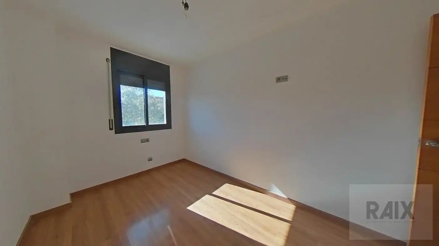 Dormitori de Dúplex en venda en L'Hospitalet de Llobregat amb Aire condicionat, Calefacció i Terrassa