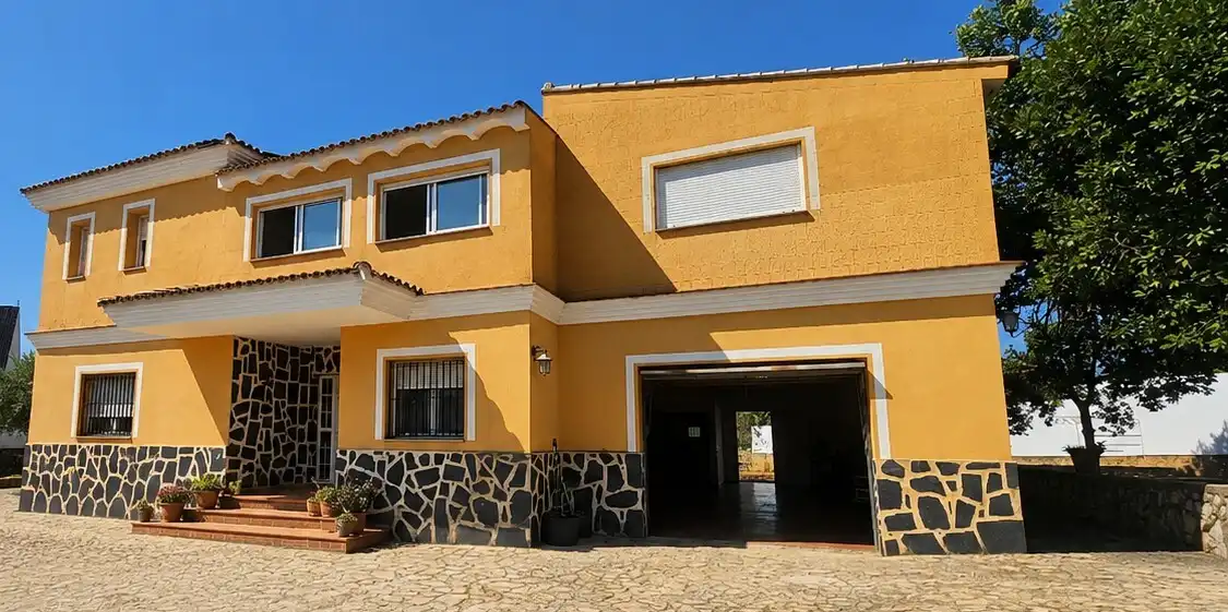 Casa con piscina en venta en Enguera