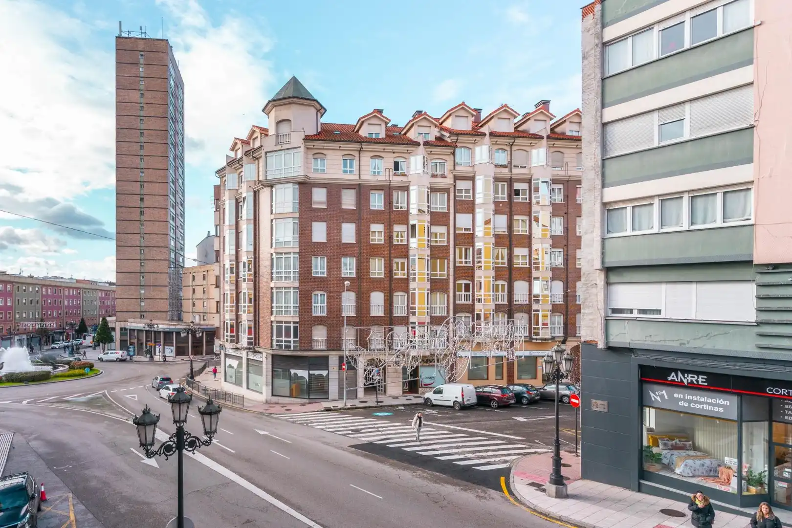 Vista exterior de Local en venta en Oviedo 