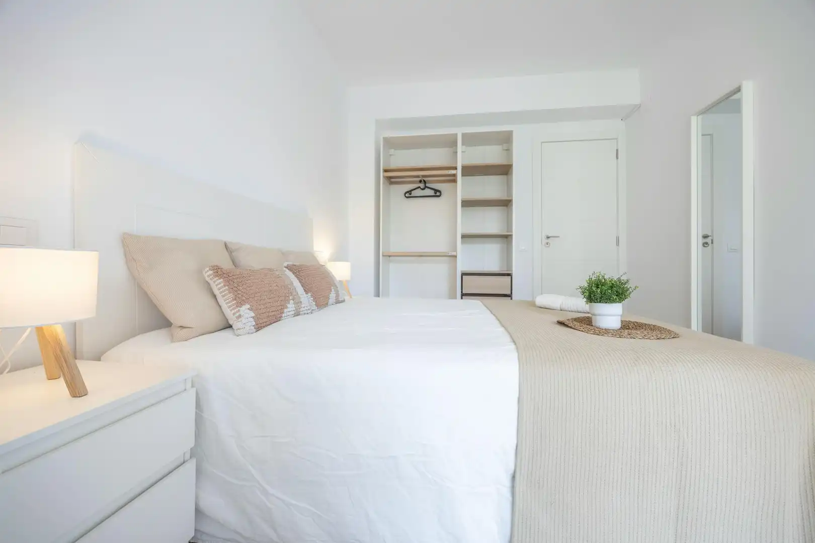 Habitación de Piso para compartir en  Valencia Capital con Lavadora