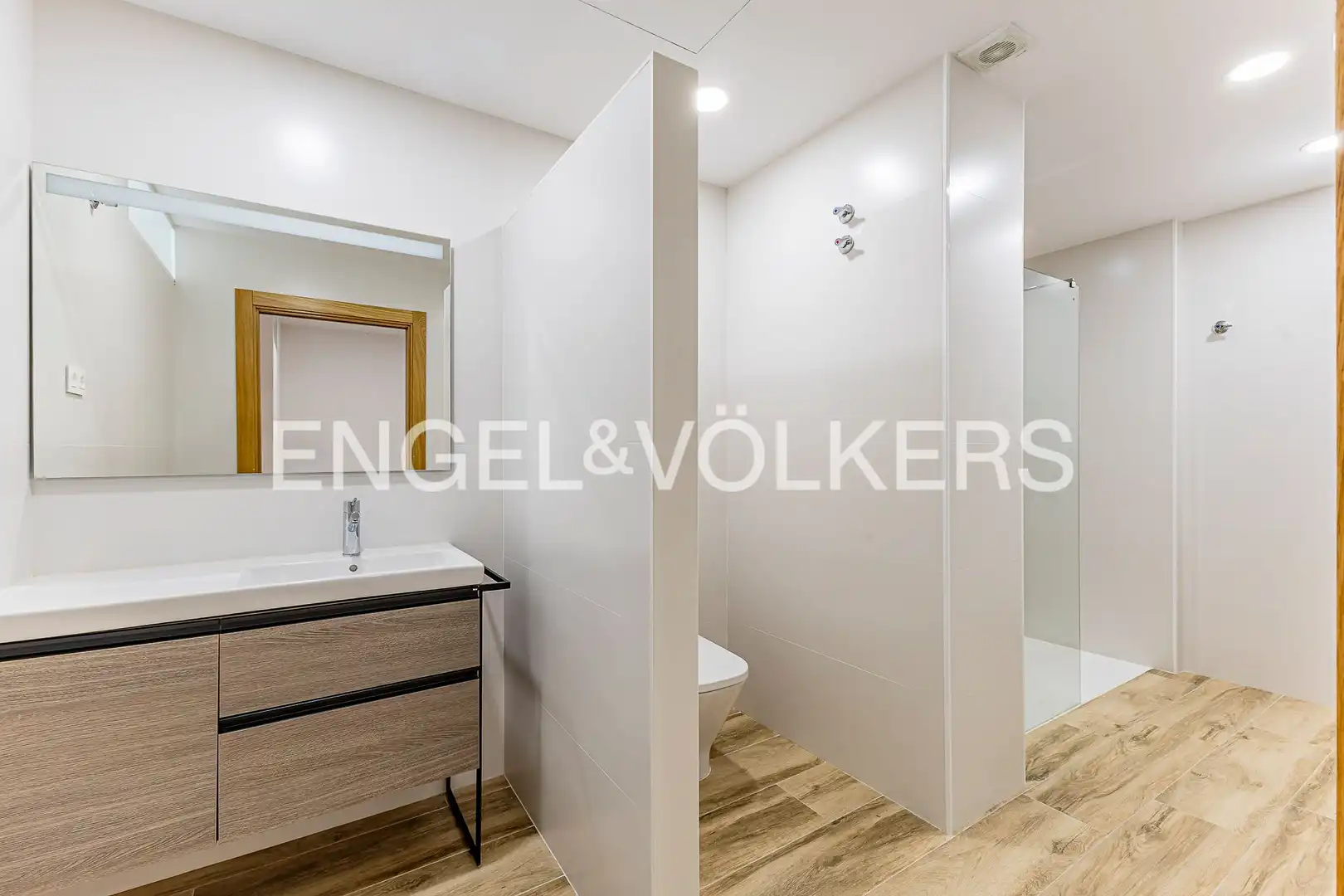 Baño de Piso en venta en Barcelona con Aire acondicionado, Calefacción y Terraza