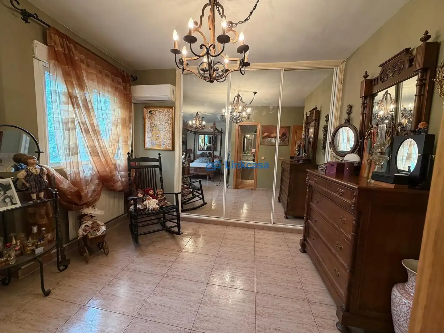 Habitación de Casa adosada en venta en Velilla de San Antonio con Aire acondicionado, Calefacción y Jardín privado