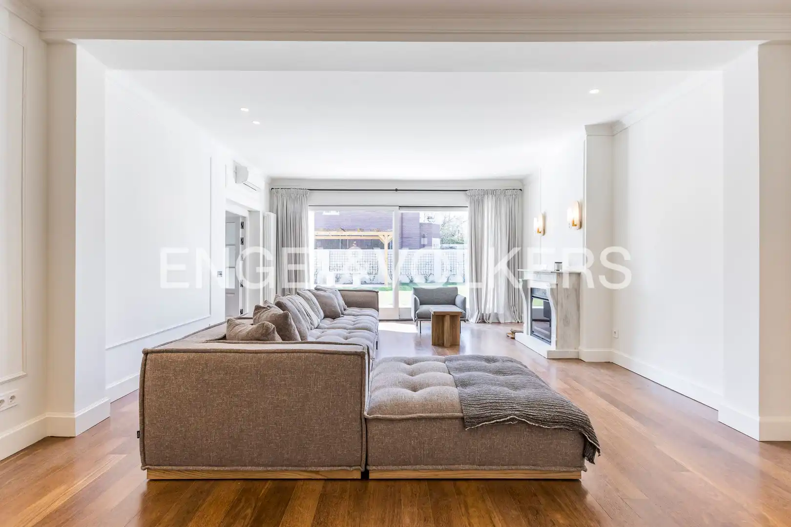 Sala d'estar de Casa o xalet de lloguer en Madrid amb Aire condicionat, Calefacció i Jardí privat