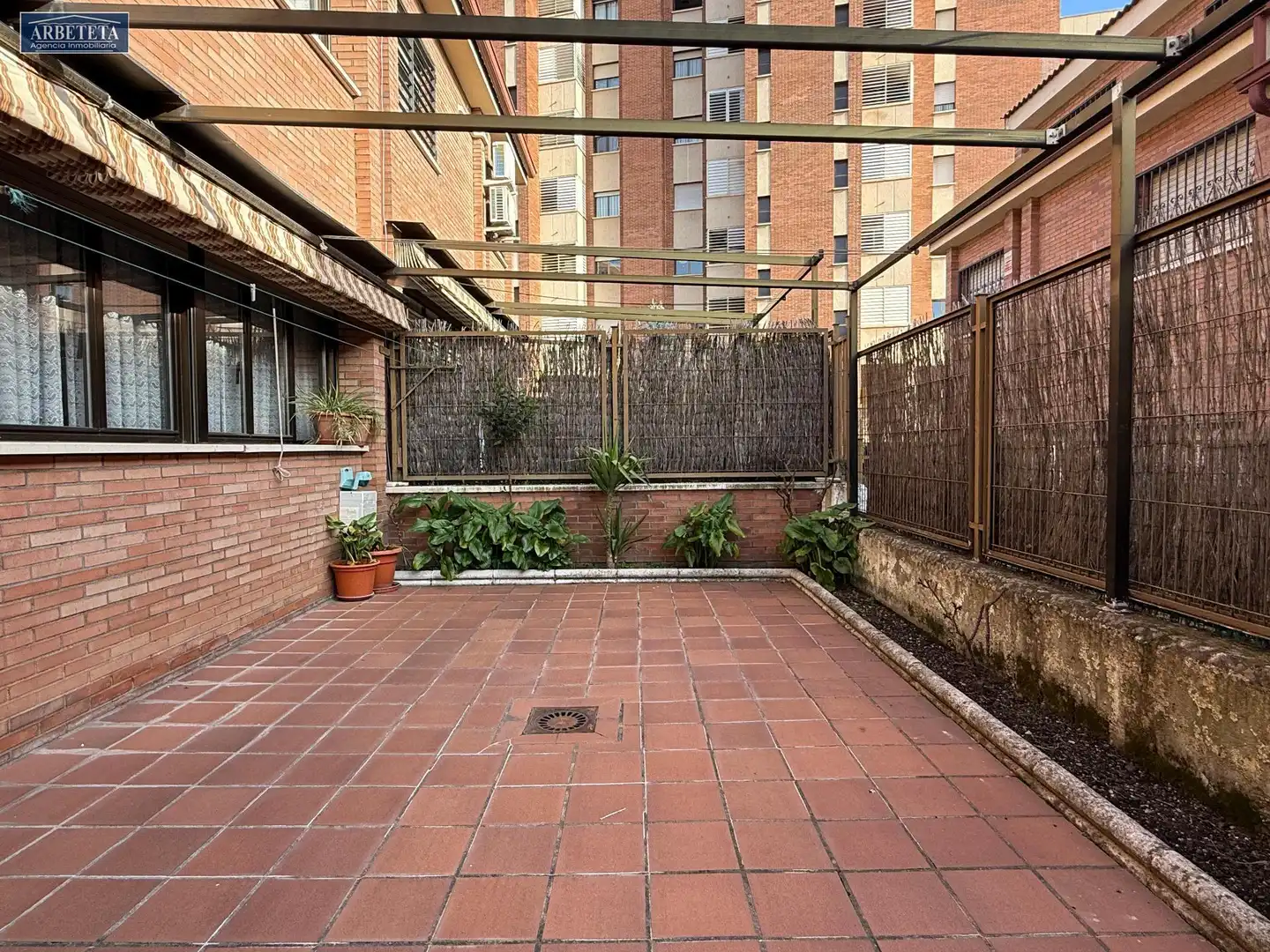 Terrasse von Einfamilien-Reihenhaus zum Verkauf in Guadalajara mit Heizung, Parkett und Terrasse