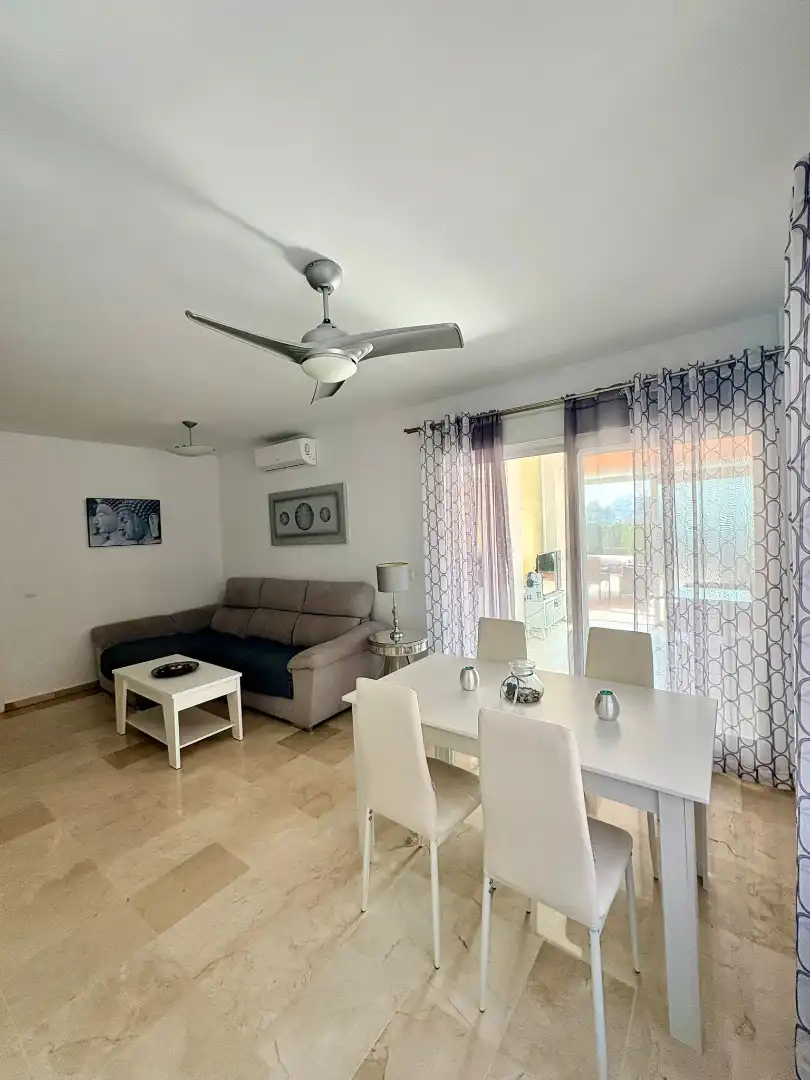Sala d'estar de Planta baixa en venda en Mijas amb Aire condicionat, Calefacció i Jardí privat