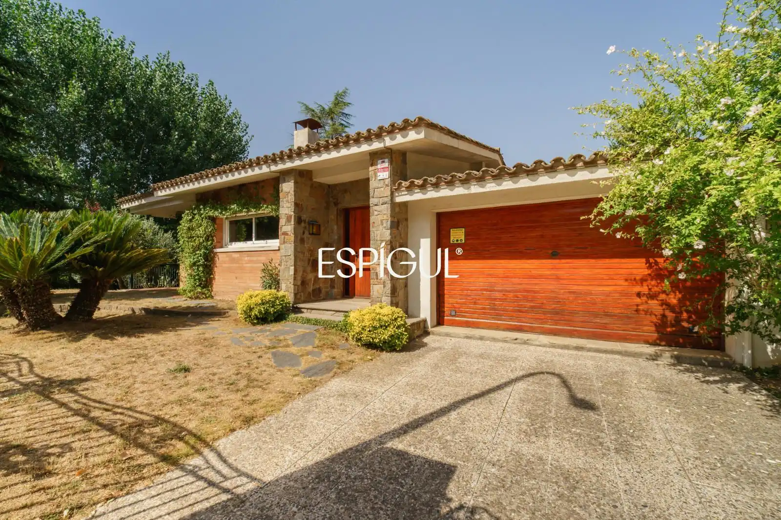Vista exterior de Casa o chalet en venta en Cerdanyola del Vallès con Calefacción, Terraza y Trastero