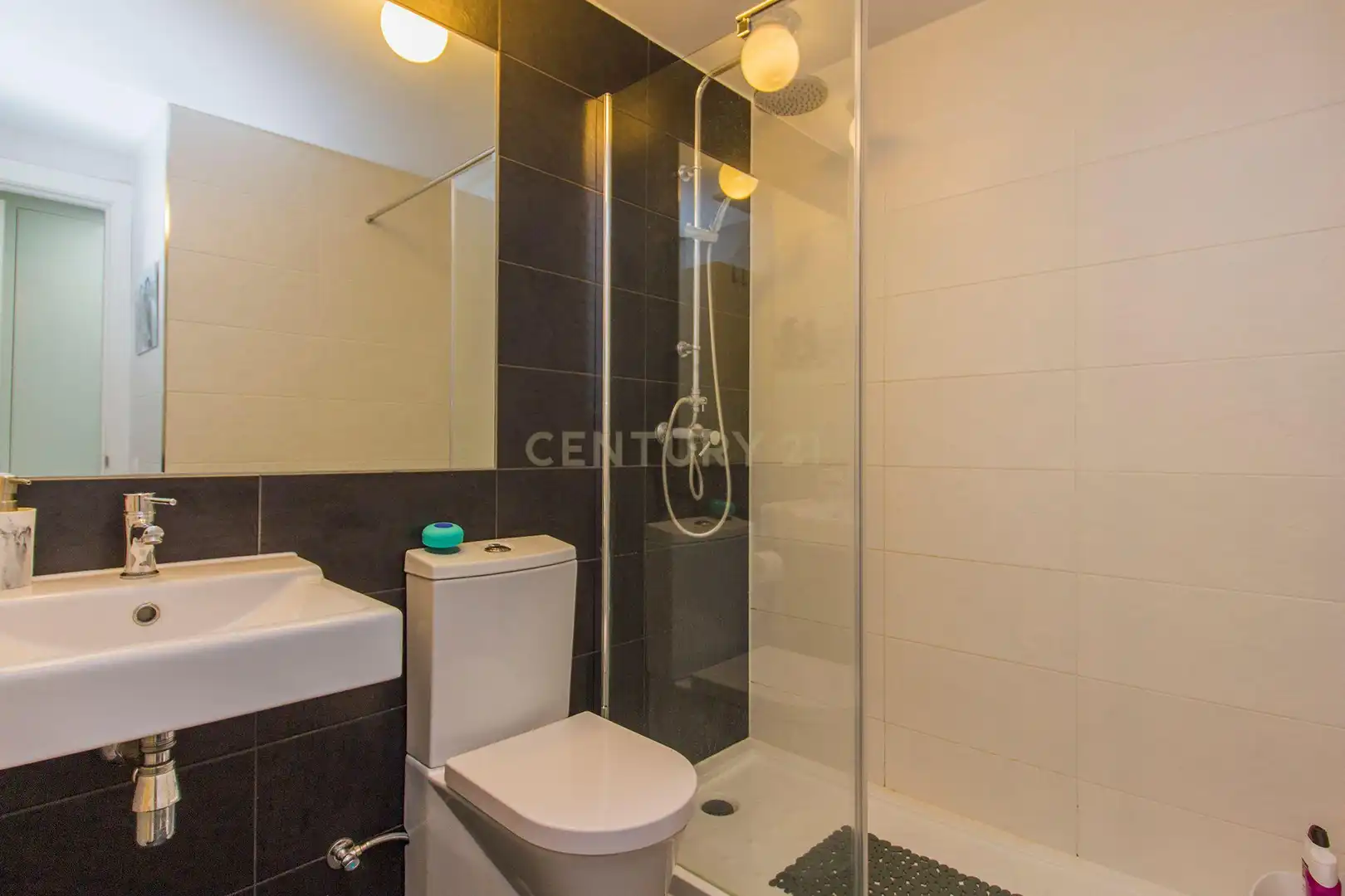 Baño de Apartamento de alquiler en Calpe / Calp con Aire acondicionado, Jardín privado y Amueblado
