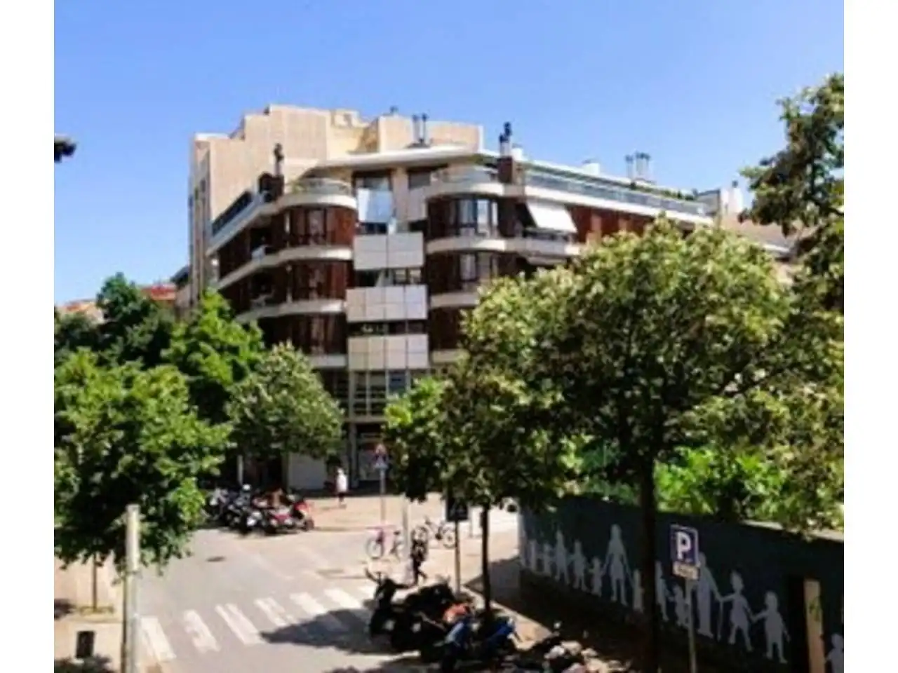 Vista exterior de Oficina de lloguer en Girona amb Aire condicionat i Calefacció