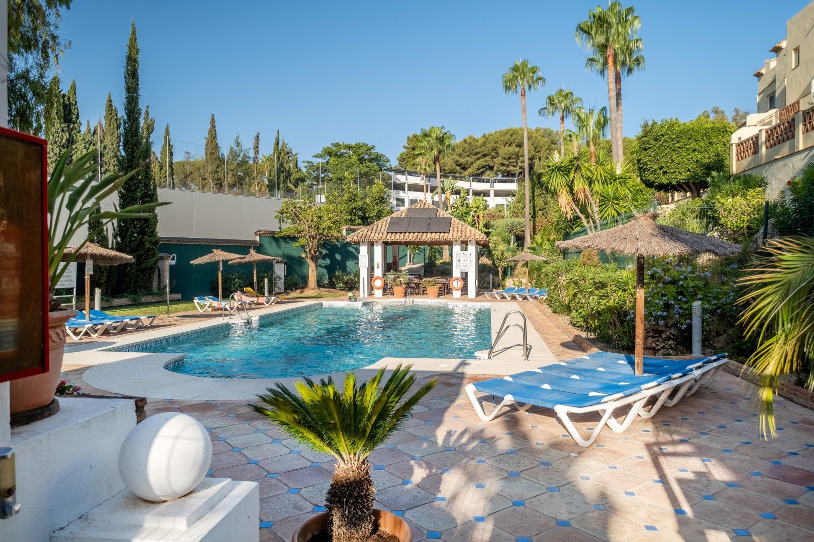Swimming pool of Duplex for sale in Marbella  with Air Conditioner, Heating and Terrace
