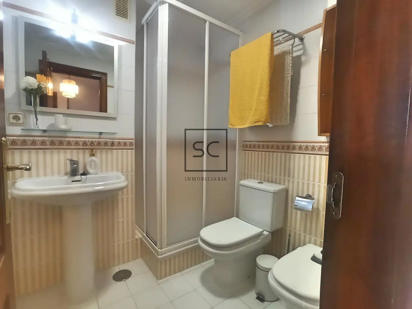 Bathroom of Apartments for rent in Ferrol  with Heating and Furnished