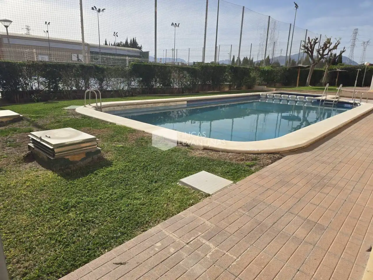 Piscina de Pis en venda en San Vicente del Raspeig / Sant Vicent del Raspeig amb Moblat, Balcó i Piscina comunitària