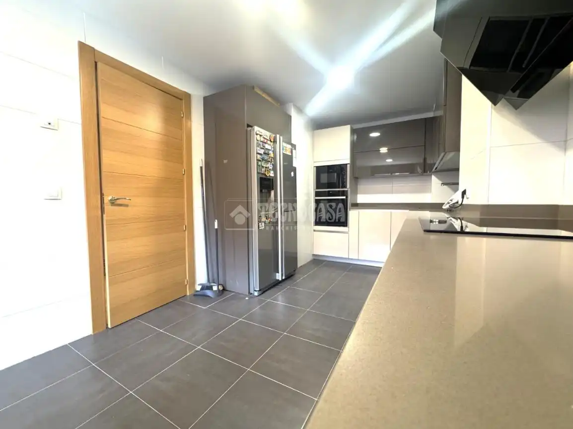 Kitchen of Detached homes for sale in Alcalá de Henares  with Air Conditioner, Terrace and Community pool