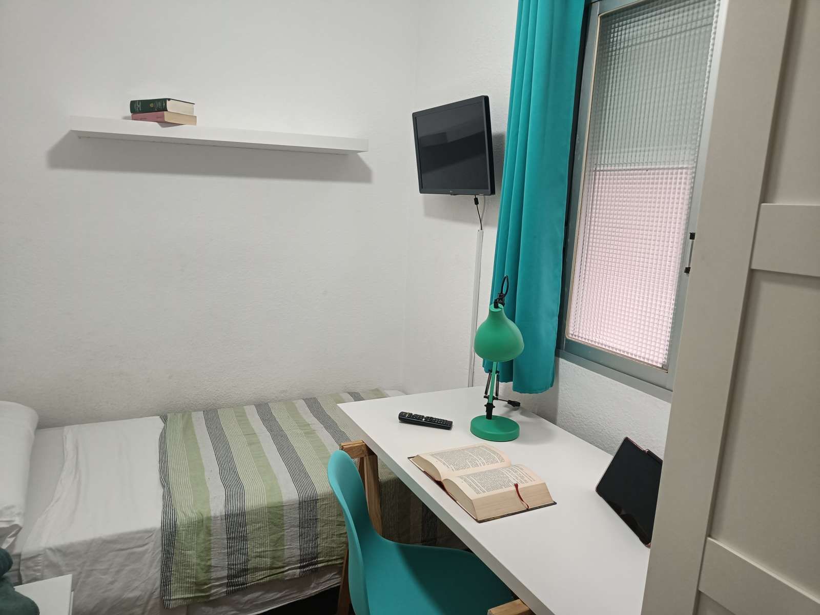 Dormitori de Pis per a compartir en  Almería Capital amb Aire condicionat i Terrassa