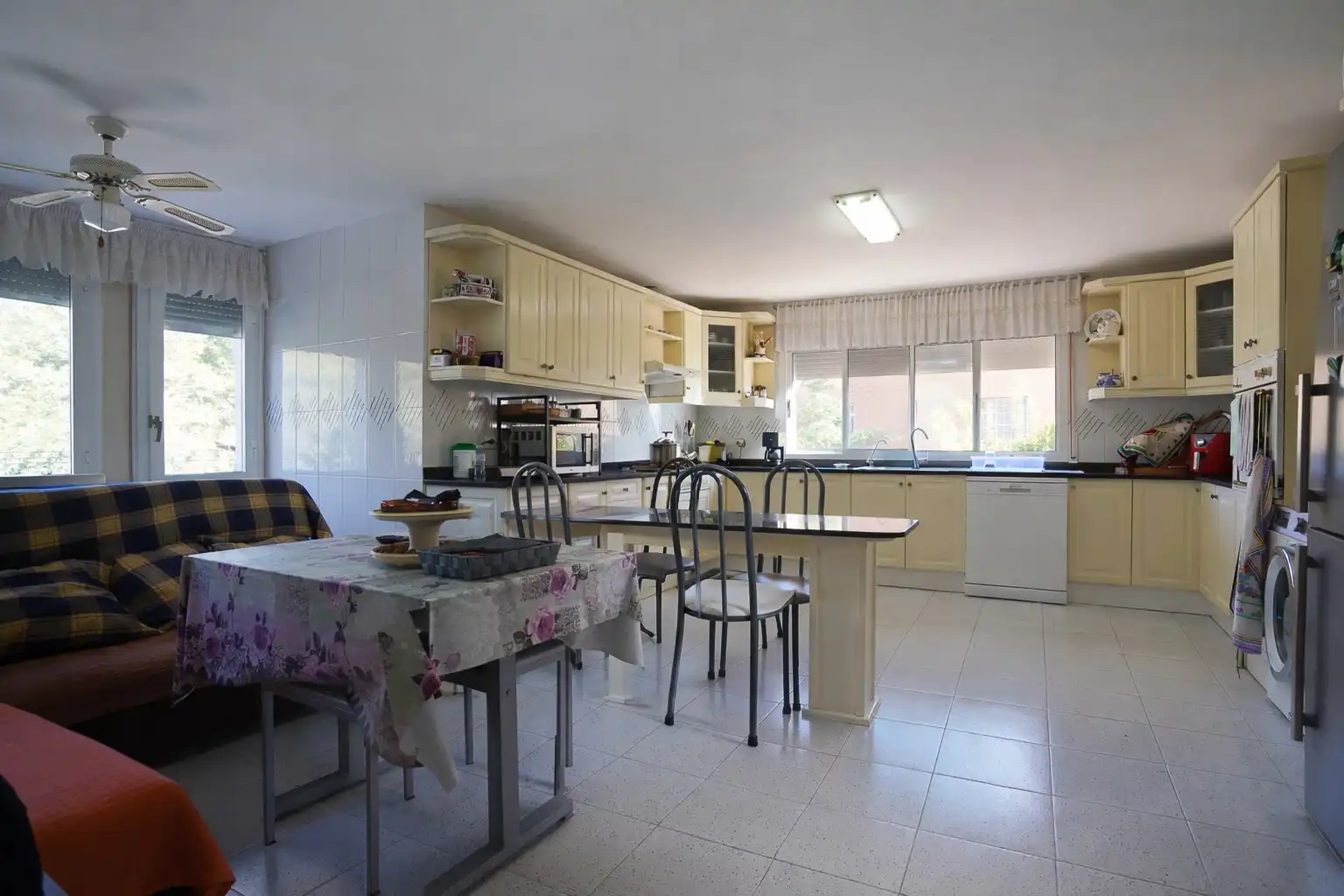 Cuina de Casa o xalet en venda en Tarragona amb Aire condicionat, Calefacció i Jardí privat