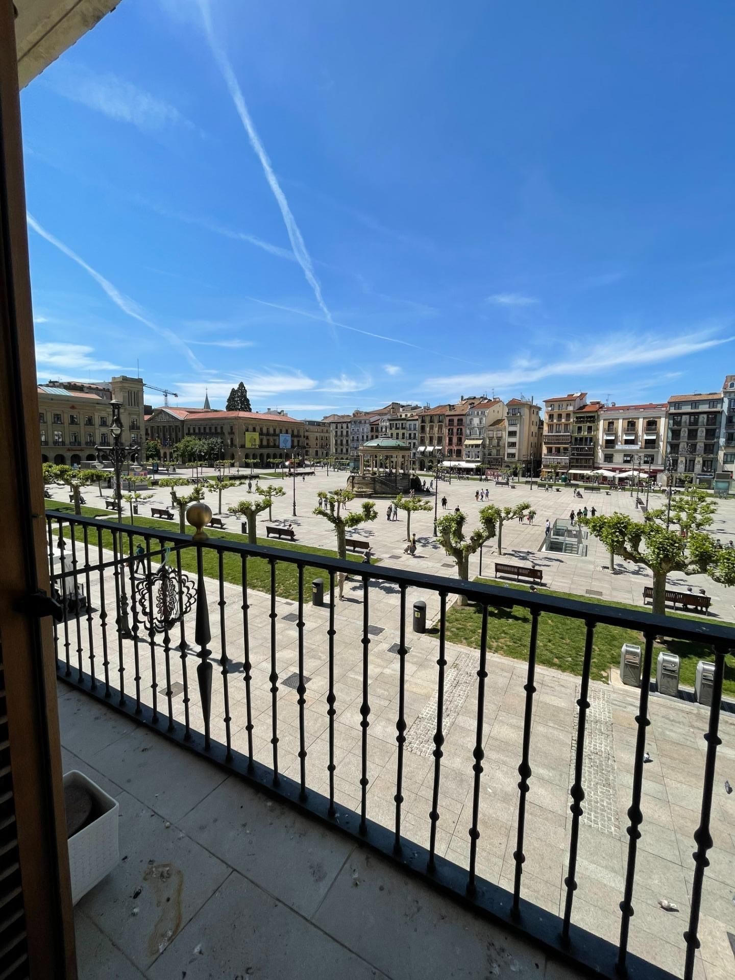 Exterior view of Flat for sale in  Pamplona / Iruña  with Air Conditioner, Heating and Balcony