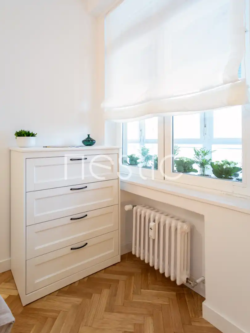 Schlafzimmer von Wohnungen zur Miete in Madrid mit Klimaanlage, Heizung und Möbliert