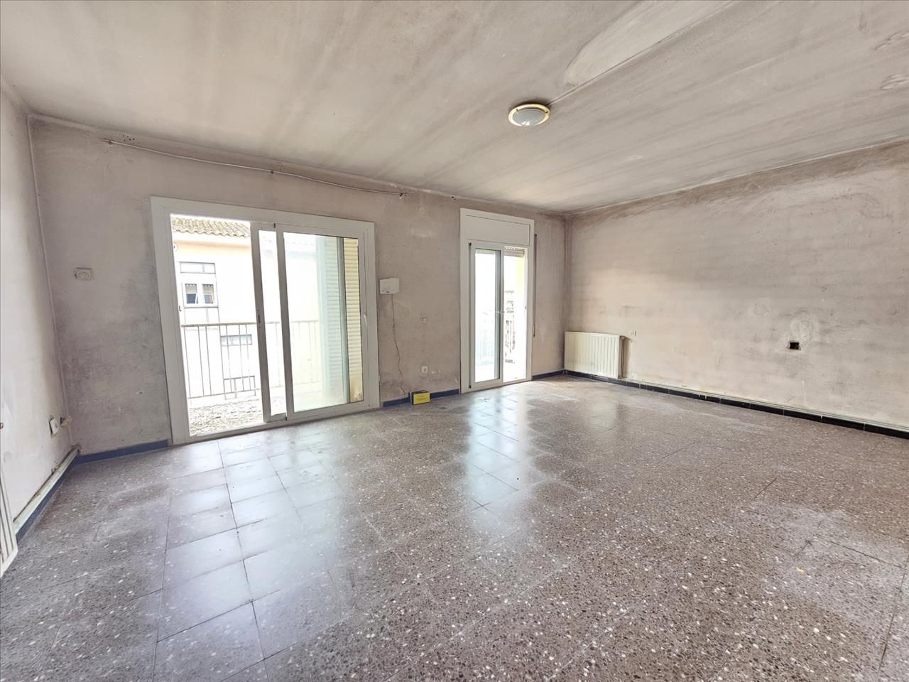Sala d'estar de Pis en venda en Girona Capital amb Calefacció i Balcó