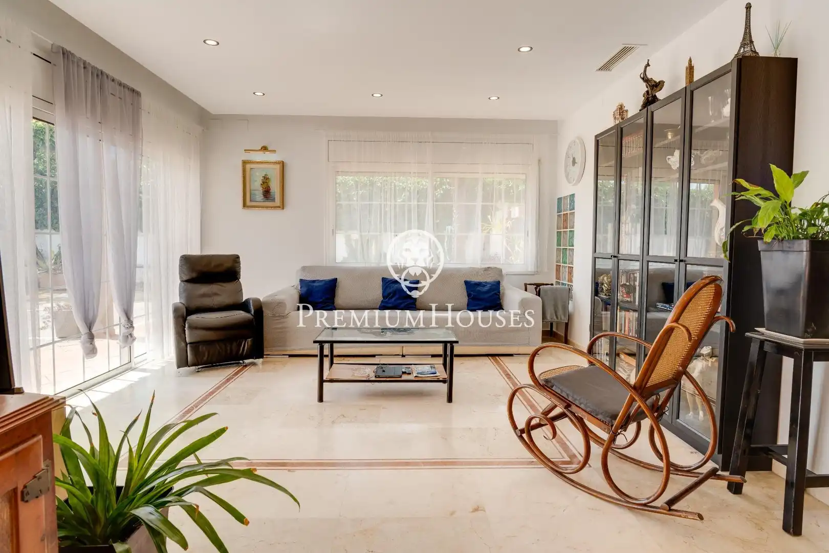 Sala de estar de Casa o chalet en venta en Vilanova i la Geltrú con Aire acondicionado, Calefacción y Jardín privado