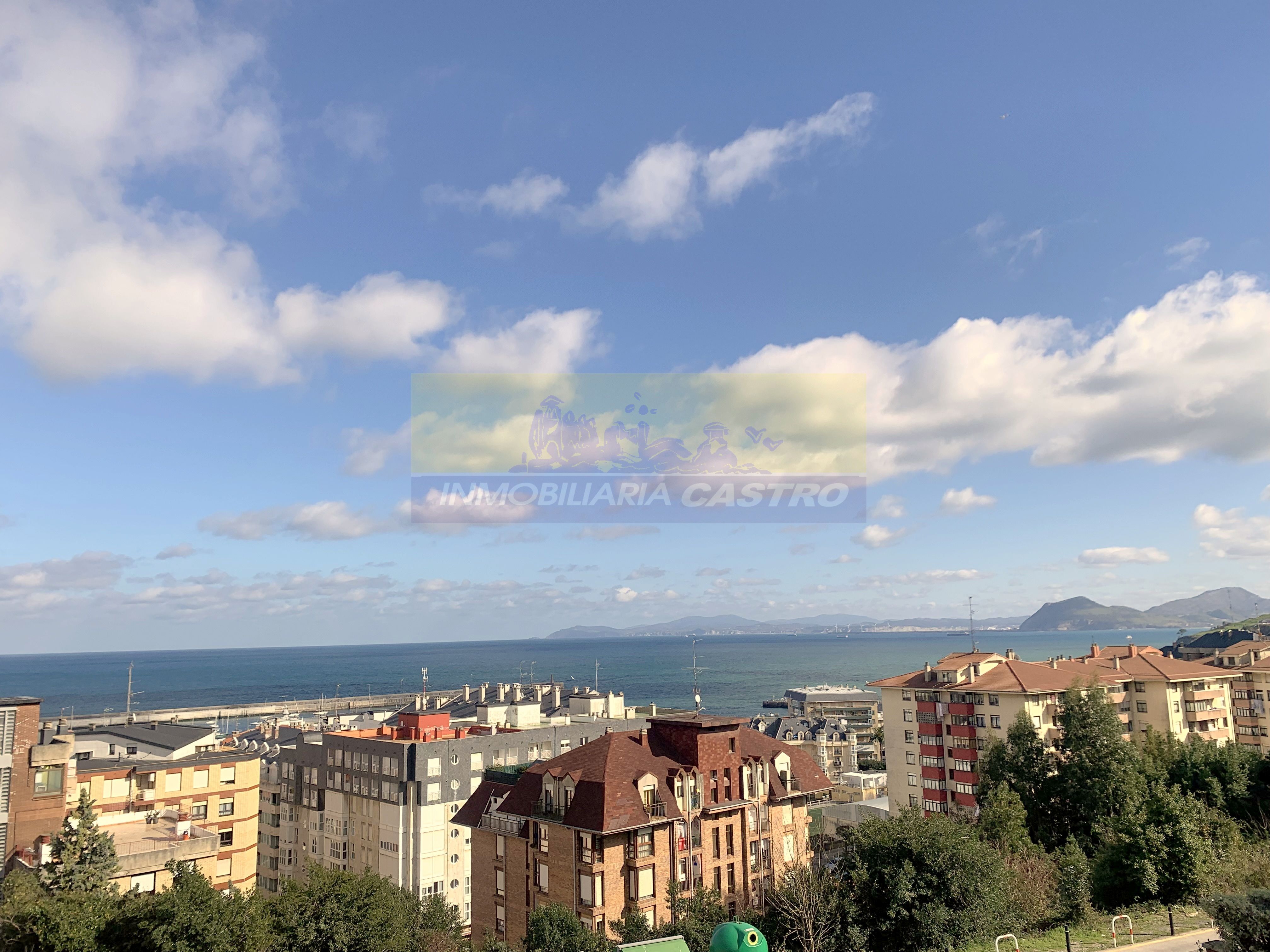 Dormitori de Casa adosada en venda en Castro-Urdiales