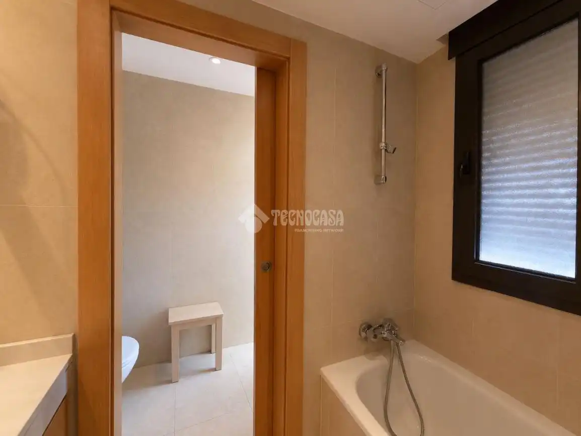 Bathroom of Detached homes for sale in Villanueva de la Cañada  with Air Conditioner, Heating and Terrace